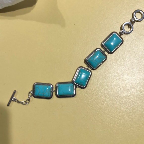 Jewelry - Pretty bracelet with turquoise colored stones